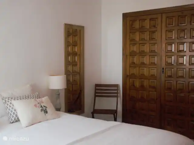 Villa Salvia en España, Costa Blanca, Benissa - villa La mayoría de los dormitorios tienen grandes armarios empotrados en los que se puede guardar mucho.