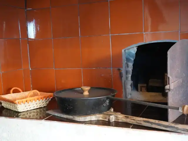 Villa Salvia en España, Costa Blanca, Benissa - villa El auténtico horno de leña para pizzas es multifuncional. También puedes preparar en él deliciosas gambas, paella u otros platos.