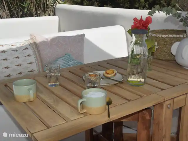 Villa Salvia en España, Costa Blanca, Benissa - villa Disfruta de un café con delicias españolas como el pastel de nata.