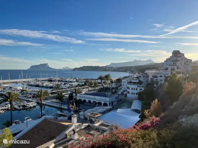 Villa Salvia en España, Costa Blanca, Benissa - villa El cercano y acogedor pueblo de Moraira con puerto deportivo y club náutico. También aquí el famoso peñón de Ifach de fondo.