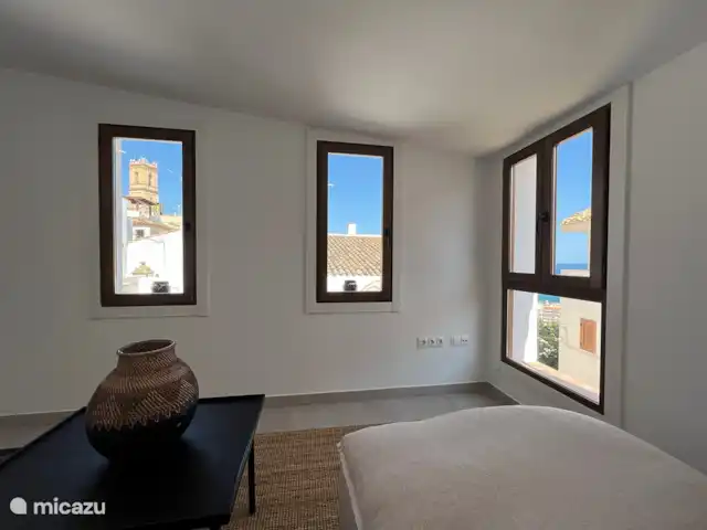 Location de Vacances Espagne, Costa Blanca, Altea, maison de ville - Casa Crémades Salon avec vue sur la vieille ville pittoresque