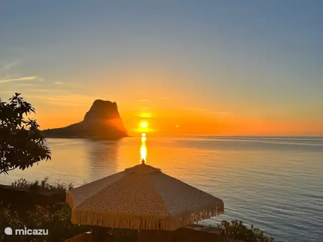 appartement huren in Spanje, Costa Blanca, Calpe – Amfitheater Bofill Calpe Oro Avondzicht op rots Calpe