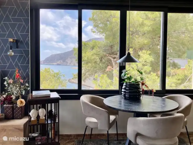 appartement huren in Spanje, Costa Blanca, Calpe – Amfitheater Bofill Calpe Oro Een heerlijke en prachtige plek om te genieten van de kustlijn, richting de vernieuwde haven Puerto Blanco.
