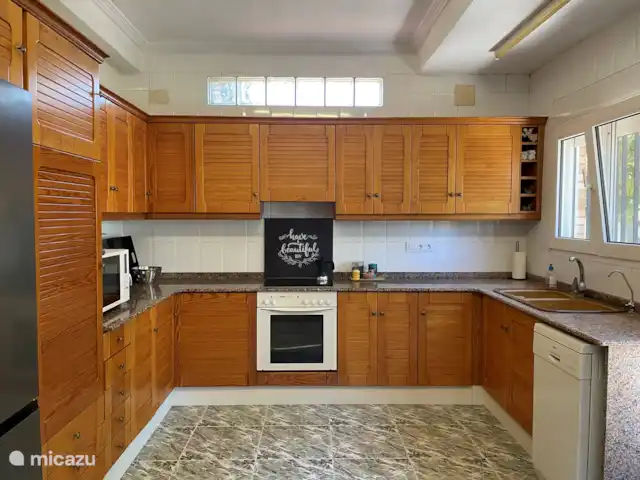 Villa familiar española con piscina  en España, Valencia, La Eliana - villa Cocina