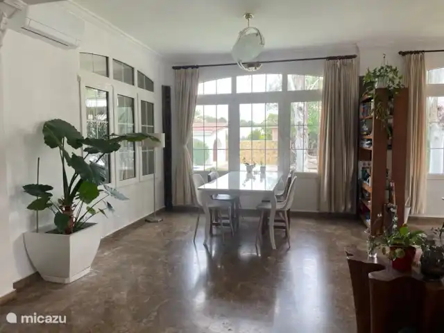 Villa familiar española con piscina  en España, Valencia, La Eliana - villa Interior del comedor