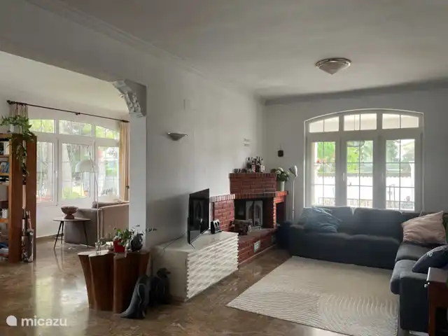 Villa familiar española con piscina  en España, Valencia, La Eliana - villa Descripción general de la sala de estar y la sala de estar