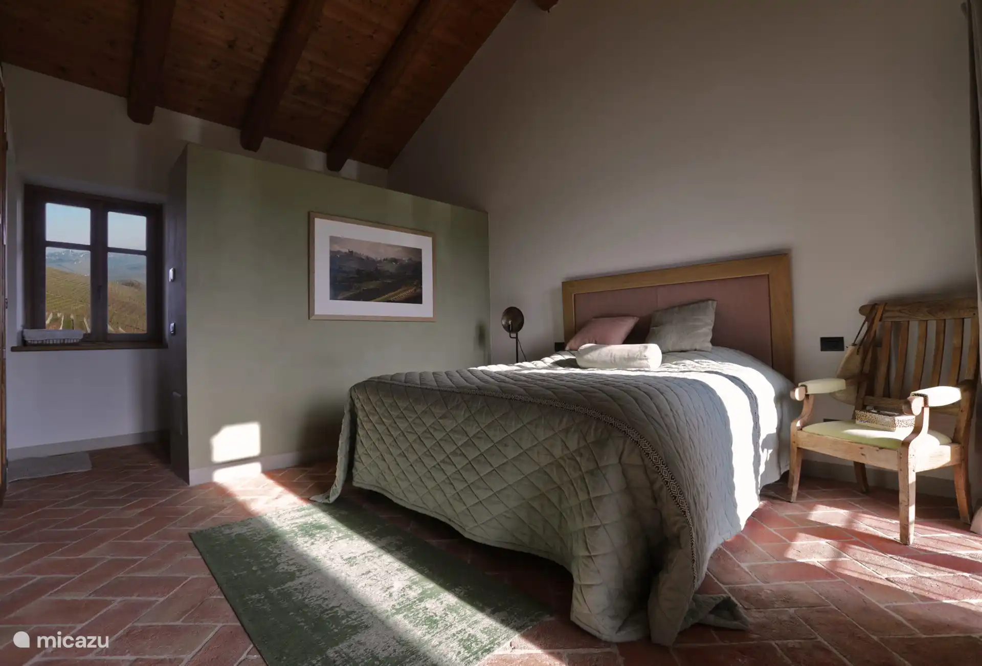 Slaapkamer met balkon en badkamer 