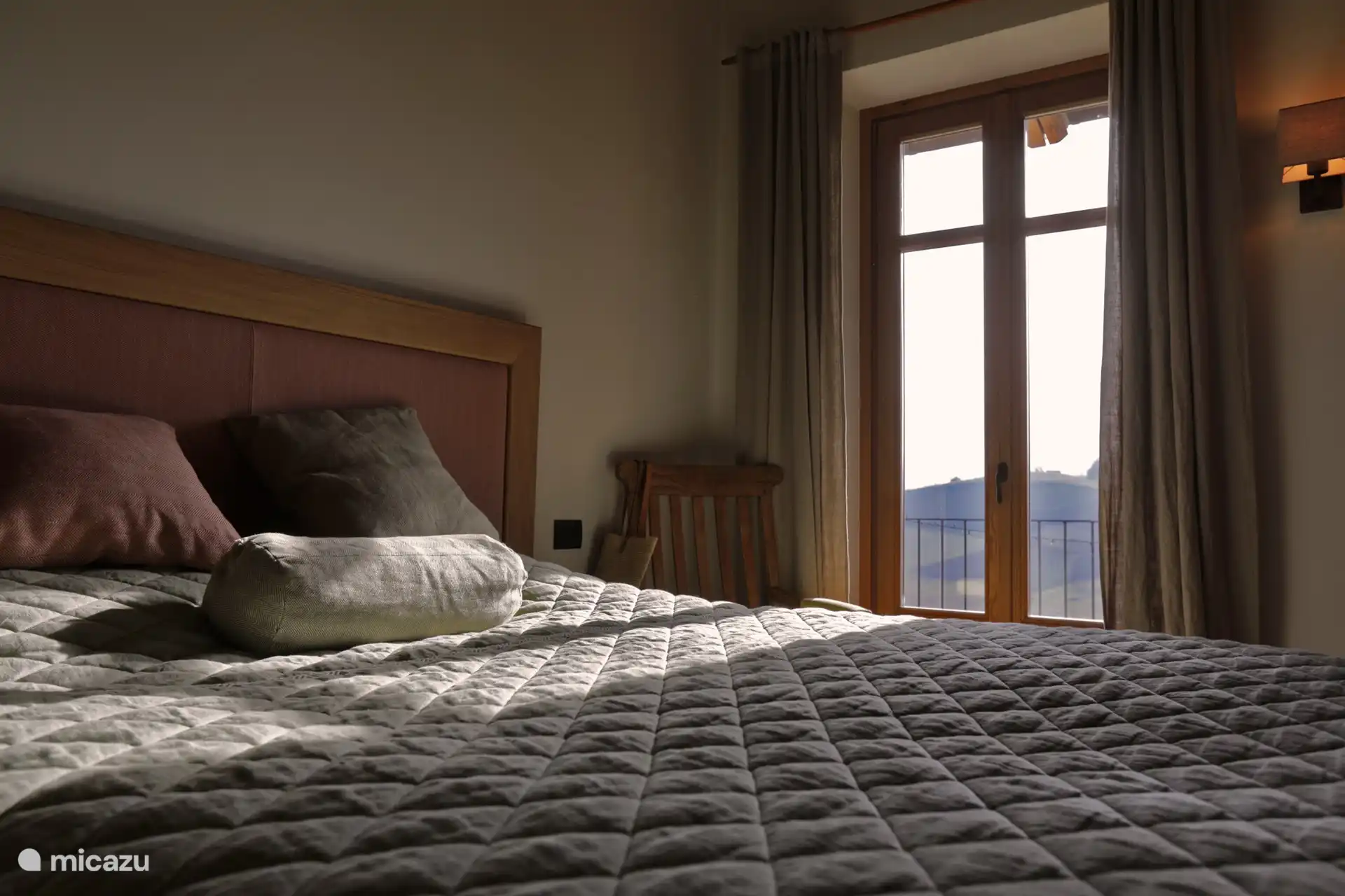 Slaapkamer met balkon en badkamer 