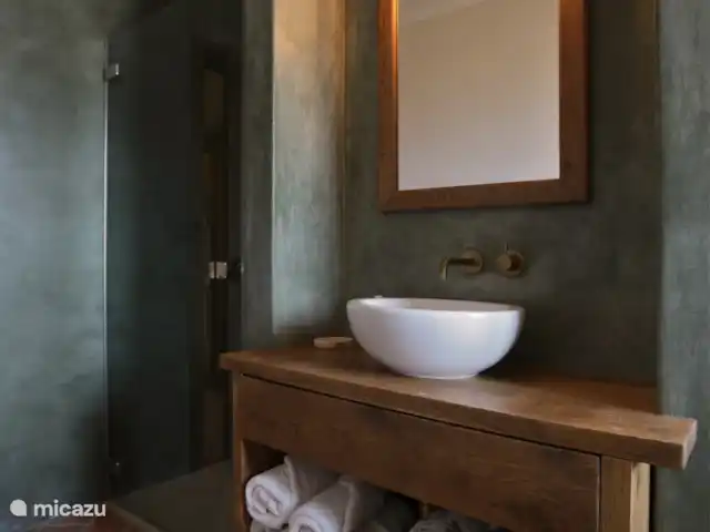 Casa Rinaldi  | Italie, Piémont, Monforte D Alba - maison de vacances Salle de bain avec douche, WC et lavabo