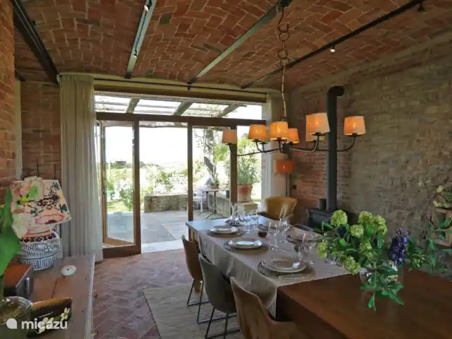 Casa Rinaldi  | Italie, Piémont, Monforte D Alba - maison de vacances Salle à manger avec table à manger pour plus de 12 personnes.