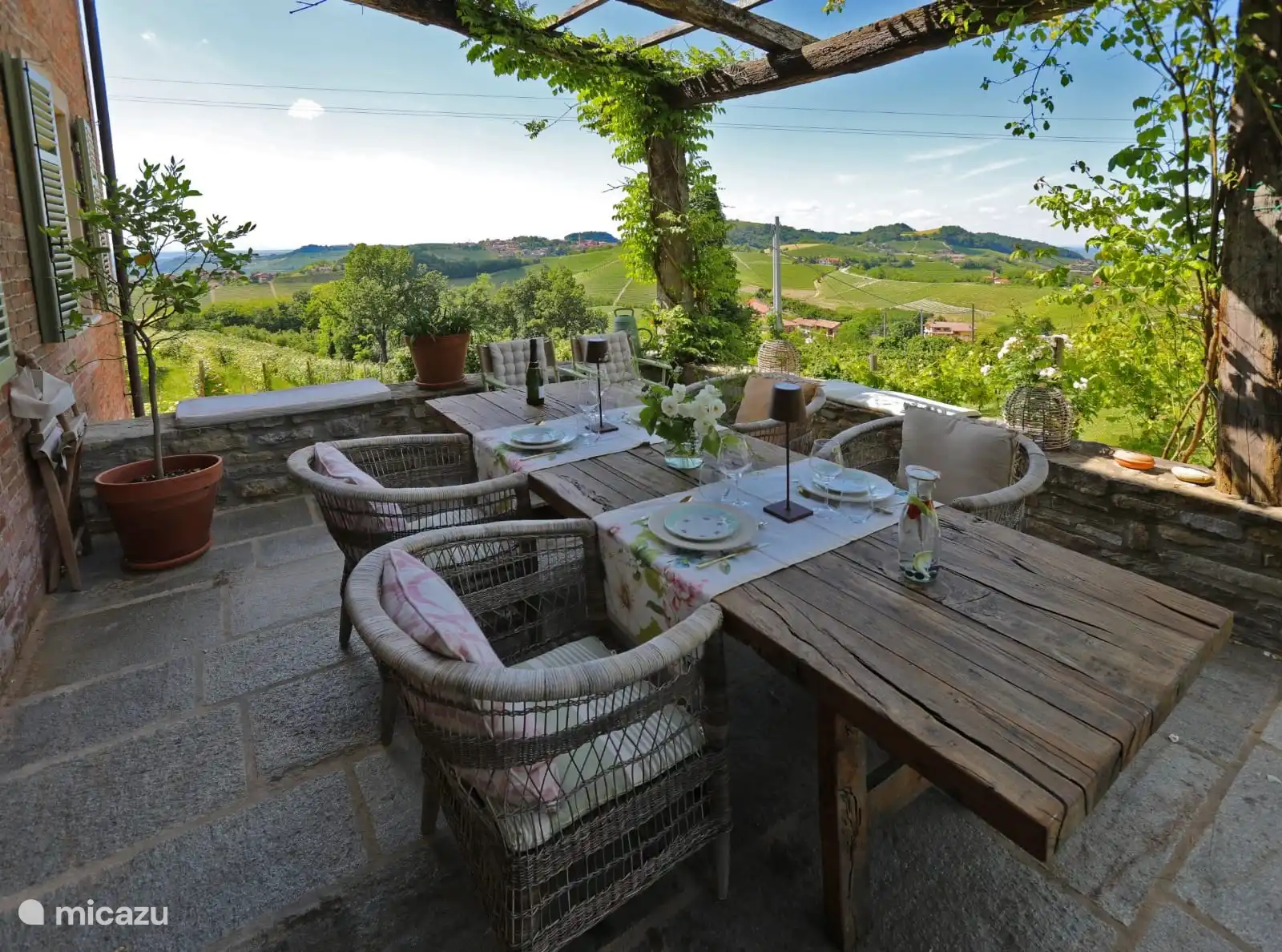 Genieten van de avondzon onder het genot van een hapje of een drankje. 