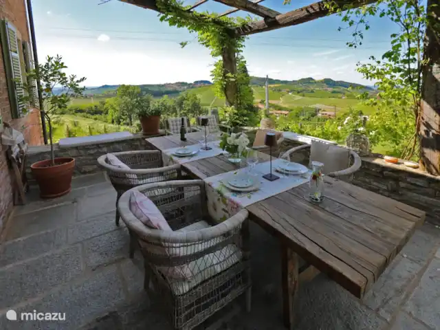 Casa Rinaldi  | Italie, Piémont, Monforte D Alba - maison de vacances Profitez du soleil du soir tout en dégustant une collation ou une boisson.