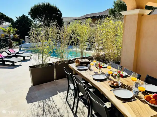 Maison Laurier Rose huren in Frankrijk, Côte d´Azur, Le Plan-de-la-Tour - vakantiehuis Heerlijk ontbijten op het buitenterras