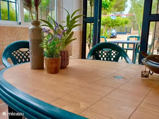 Villa Morera en España, Valencia, Albaida - villa Conservatorio de imágenes de ambiente. Las ventanas se pueden abrir, mosquiteras para todo.