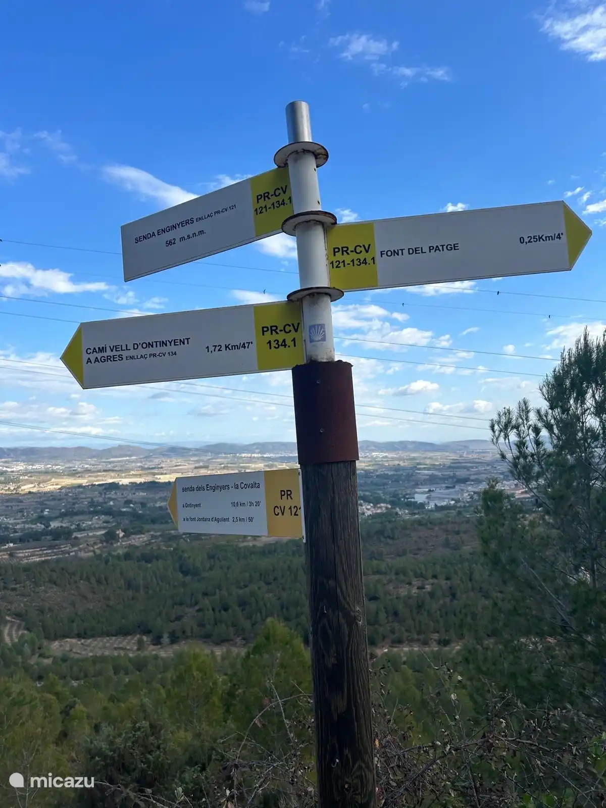 Nur einen Steinwurf vom Haus entfernt, verschiedene Wander- und Radwege mit schöner Aussicht.