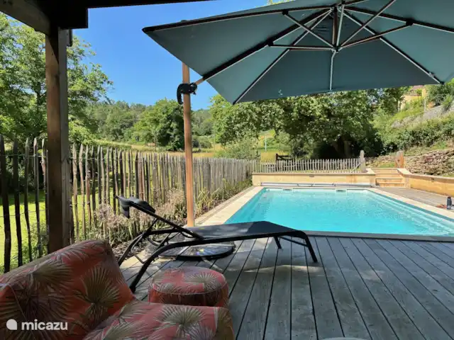 Miramonde | France, Dordogne, Savignac-de-Miremont - maison de vacances Vue sur la piscine