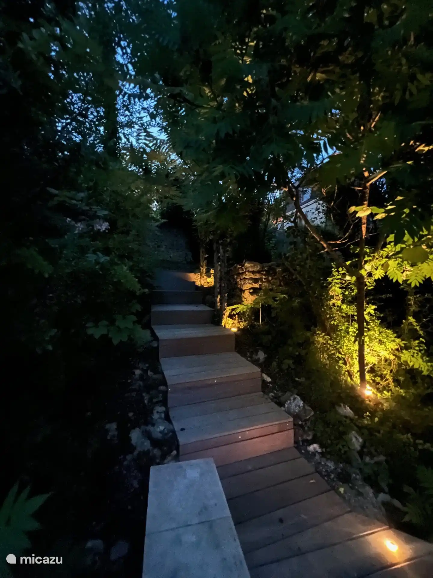 Trap vanaf het zwembad