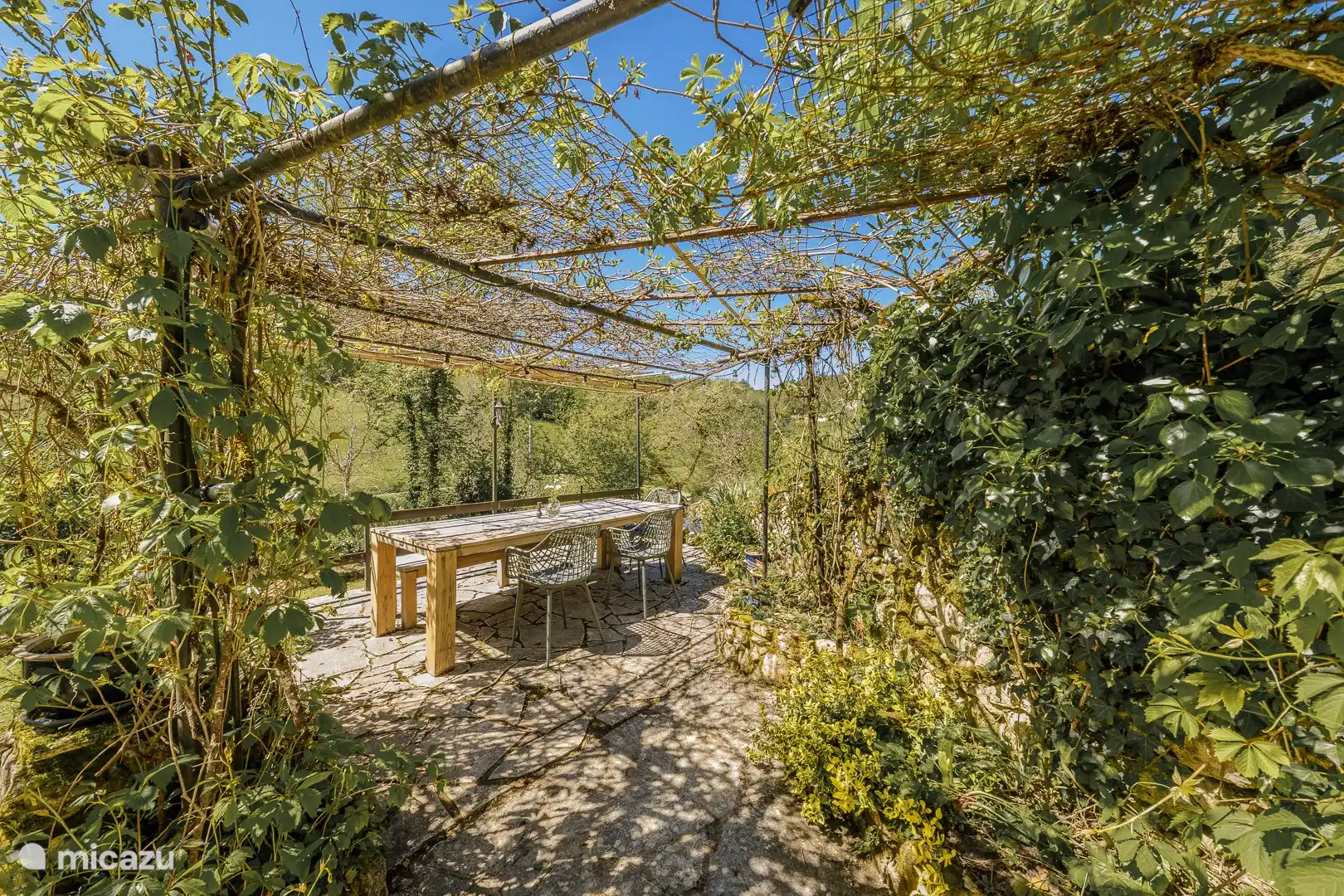 Der Garten mit Terrasse