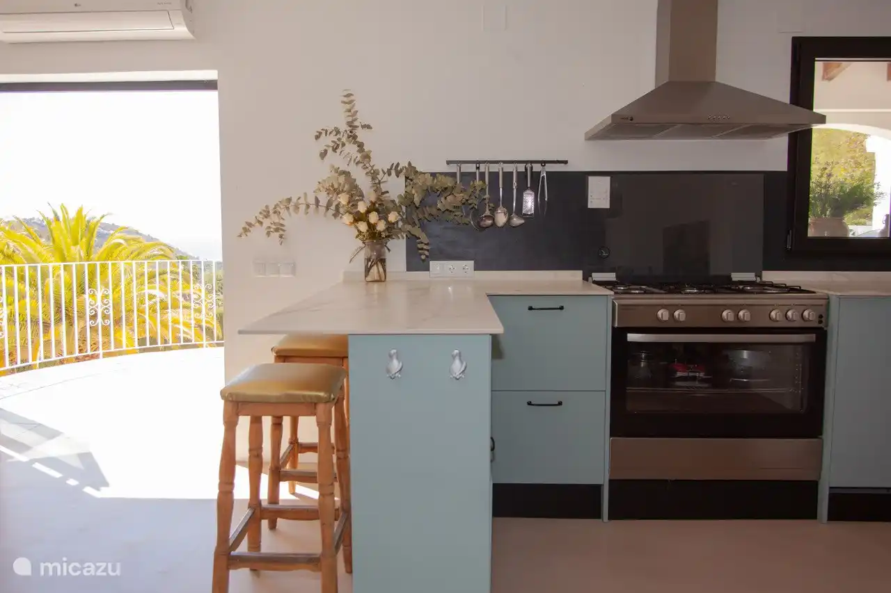 Küchenbar mit Meerblick