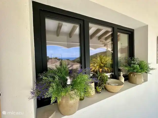 Le Savoir Vivre | Espagne, Costa Blanca, Benitachell - villa Fenêtre extérieure de la cuisine avec réflexion