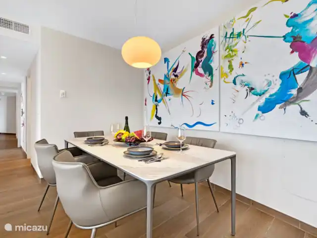 Denia Beach Penthouse huren in Spanje, Costa Blanca, Dénia - penthouse Vanuit de woonkamer kijk je de gang in waar de slaapkamers en de badkamers zijn.