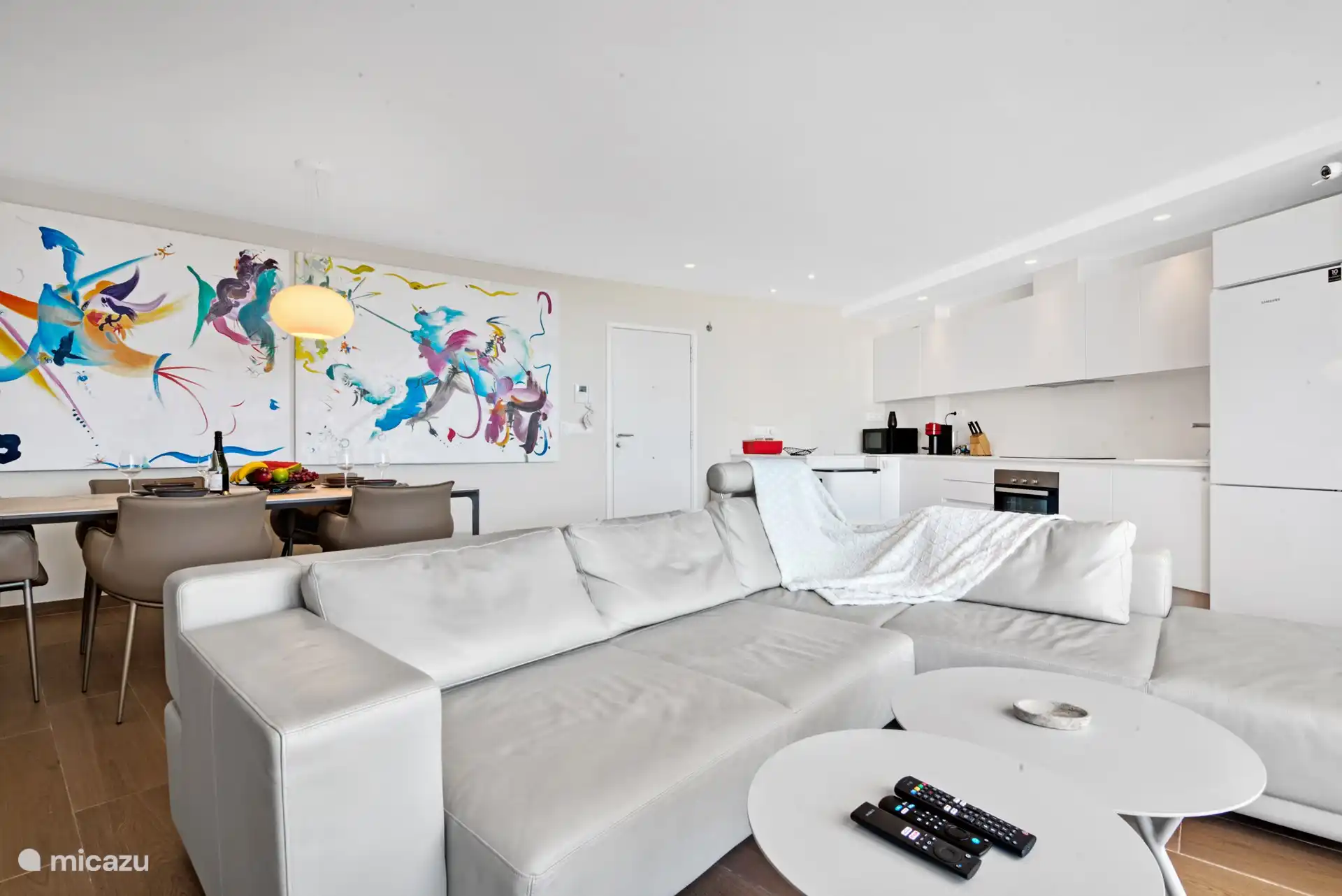 6 person leather sofa, where you can fold down the backrest to create an extra seat.