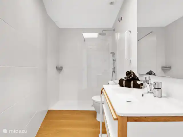 Denia Beach Penthouse huren in Spanje, Costa Blanca, Dénia - penthouse Badkamer die bij de masterbedroom hoort.