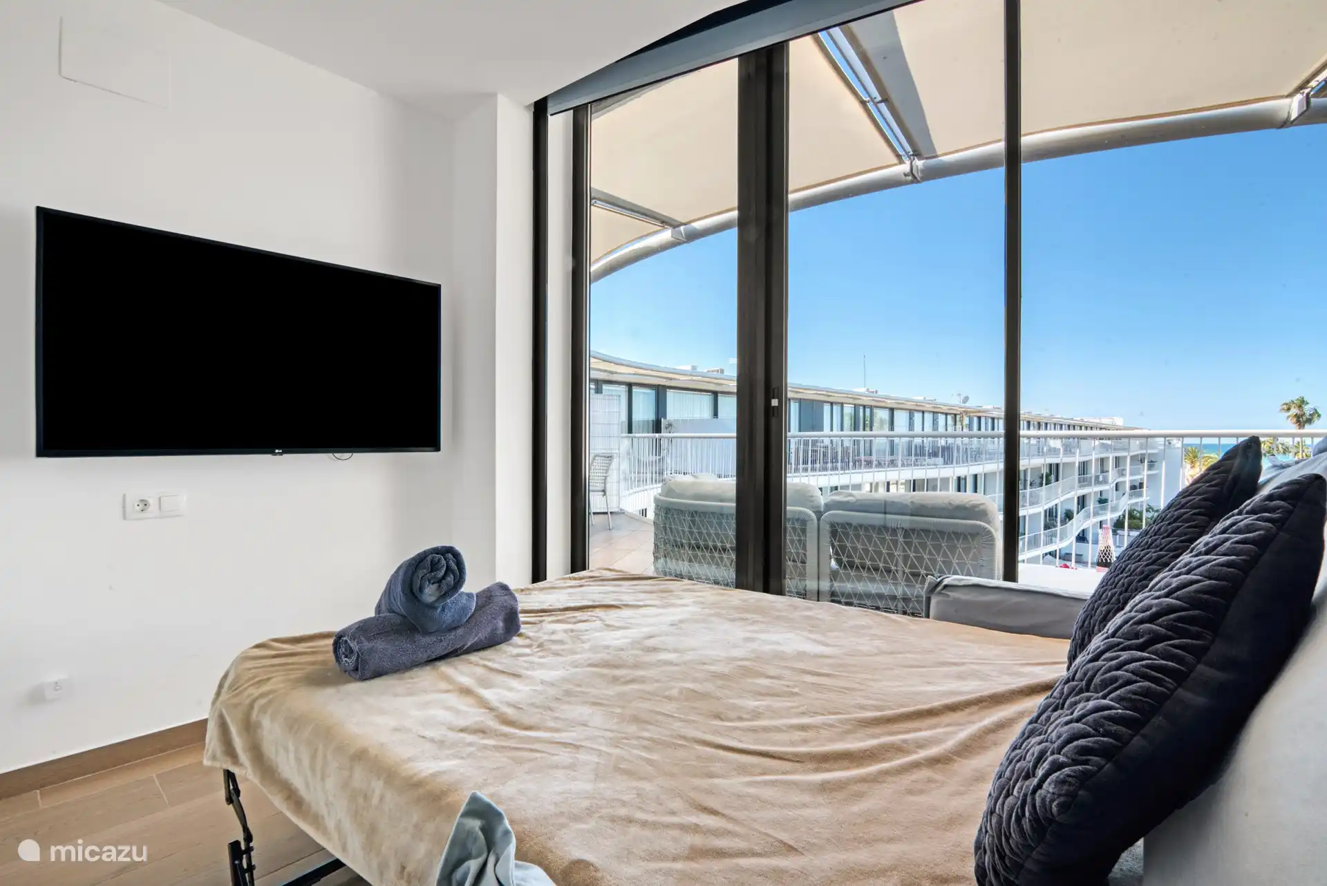 This is the smallest bedroom. Here is a 2 person bed of 135 cm wide  