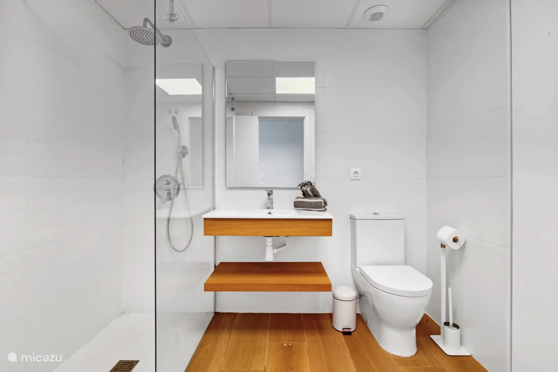 different perspective of the bathroom.