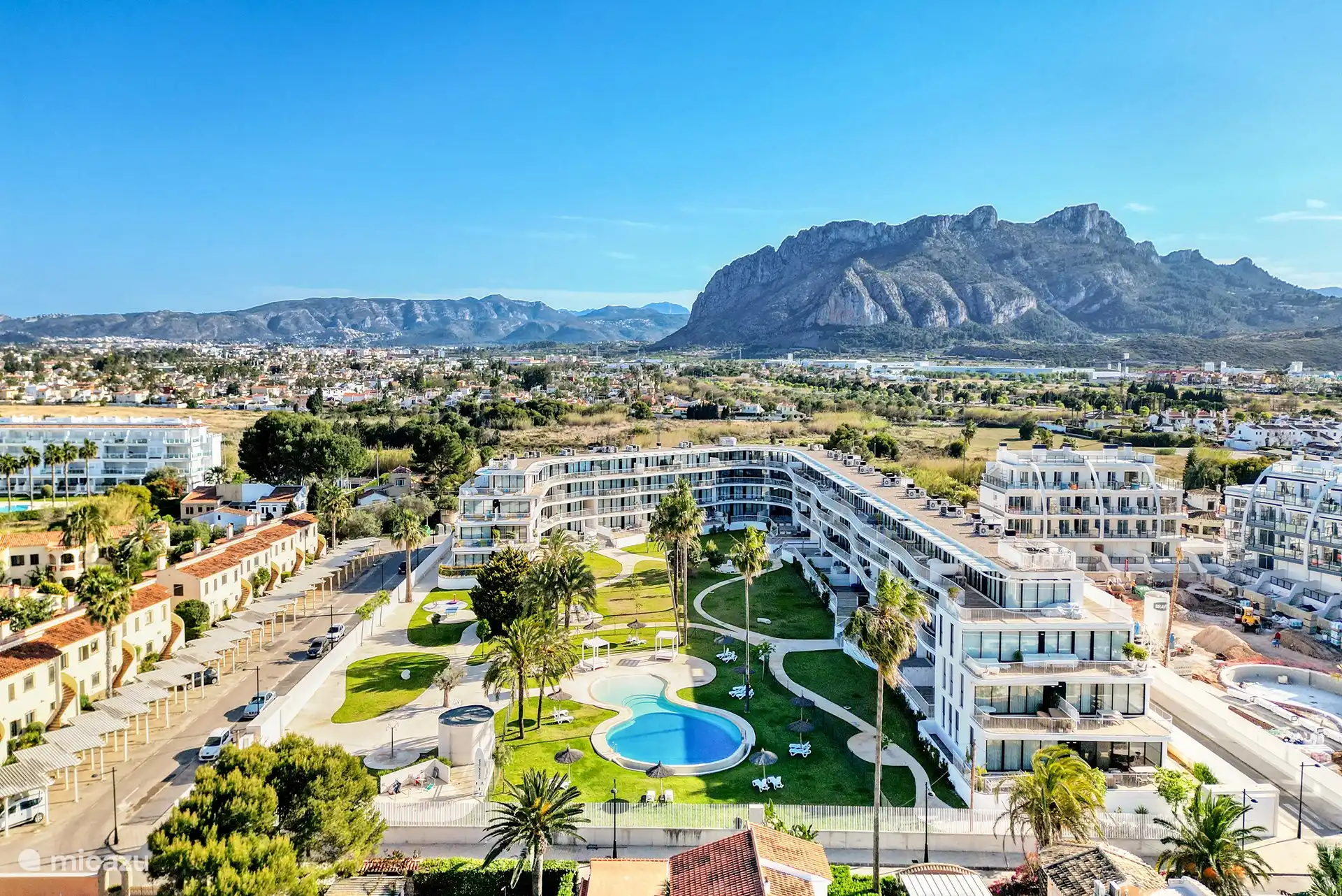 Beautiful view of the complex with the mountains in the background.