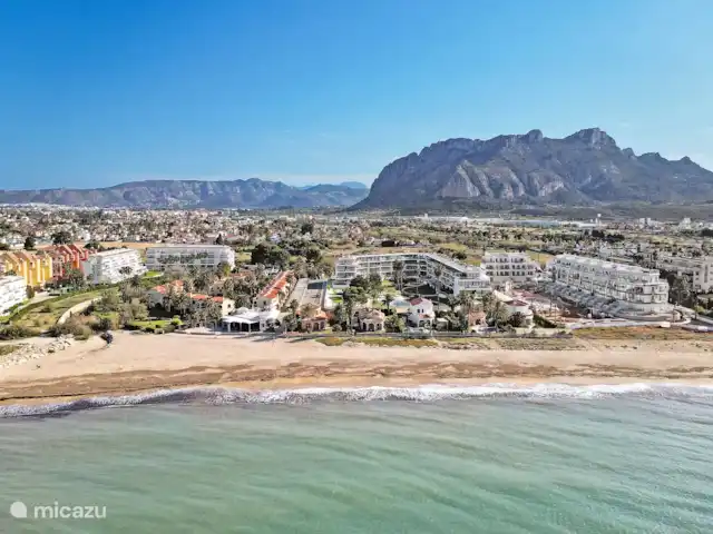 Denia Beach Penthouse huren in Spanje, Costa Blanca, Dénia - penthouse mooi zicht op het appartement met de bergen op de achtergrond.