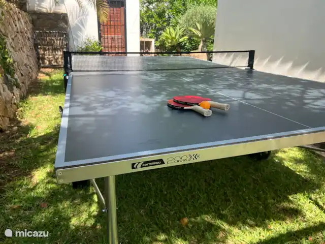 Villa Fave | Espagne, Costa Blanca, Jávea - villa Profitez d’une partie de ping-pong dans le jardin ombragé de la Villa Fave à Jávea. Parfait pour un après-midi de détente entre amis ou en famille.
