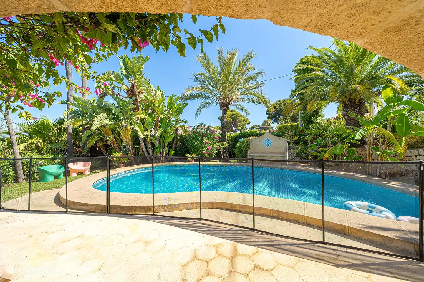 Schwimmbad mit optionaler Umzäunung für Kleinkinder