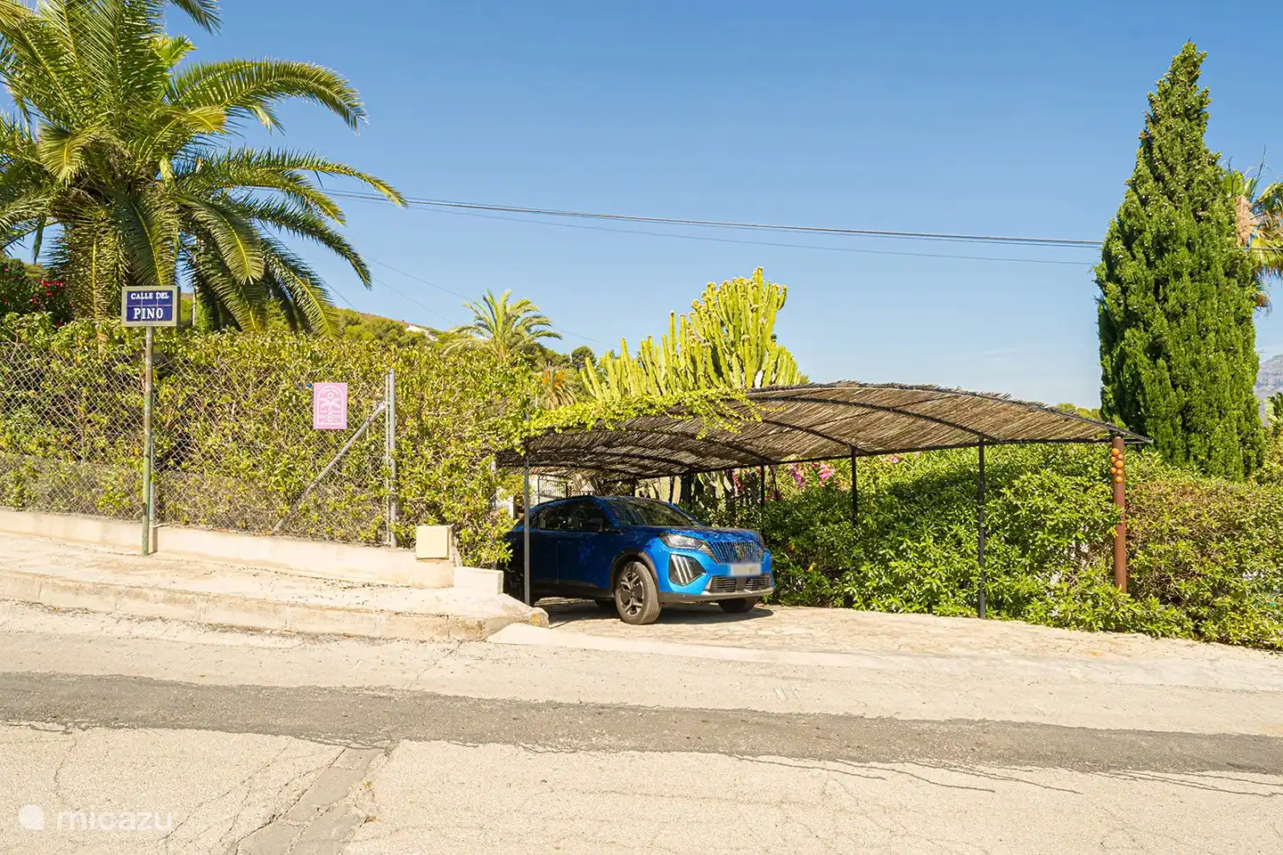 Private Einfahrt / Parkplatz