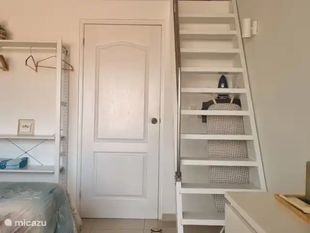 Location de Vacances Curaçao, Curaçao-Centre, Piscadera, maison mitoyenne - Nos Deseo - Emplacement privilégié à Curaçao Escalier à Vide