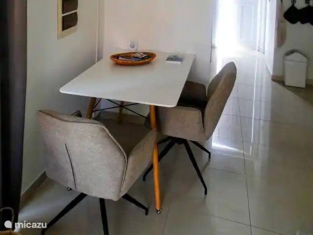 Location de Vacances Curaçao, Curaçao-Centre, Piscadera, maison mitoyenne - Nos Deseo - Emplacement privilégié à Curaçao Table de cuisine