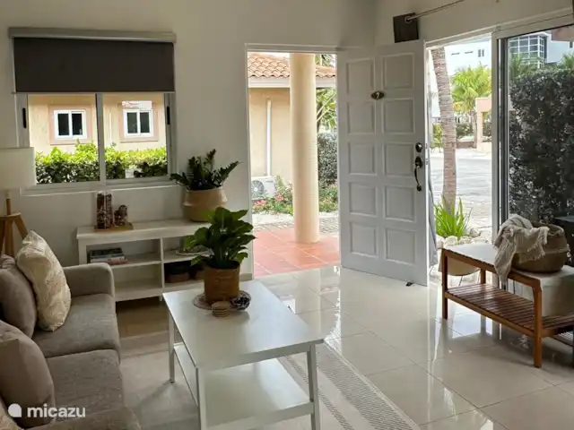 Location de Vacances Curaçao, Curaçao-Centre, Piscadera, maison mitoyenne - Nos Deseo - Emplacement privilégié à Curaçao Coin salon à l’avant