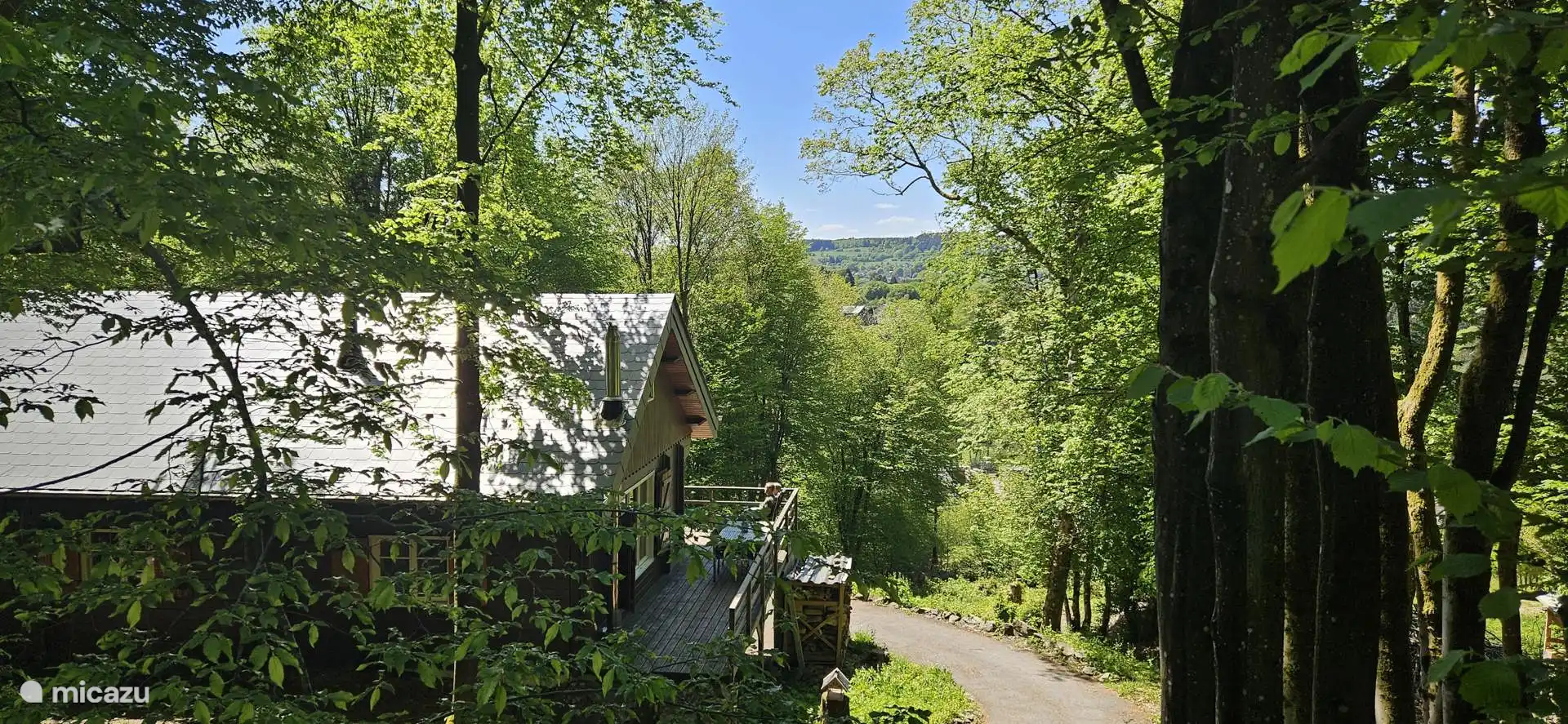 Chalet im Grünen mit Aussicht
