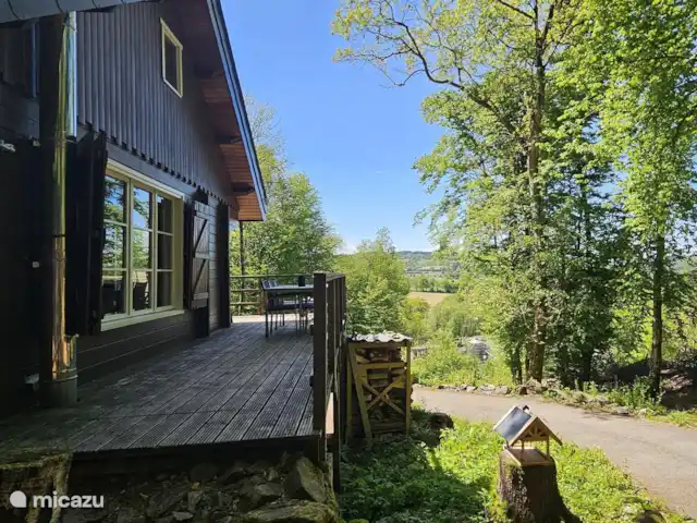 Chalet en bois des Ardennes vue WIFI | Belgique, Ardennes, Manhay - chalet Côté de la maison avec vue