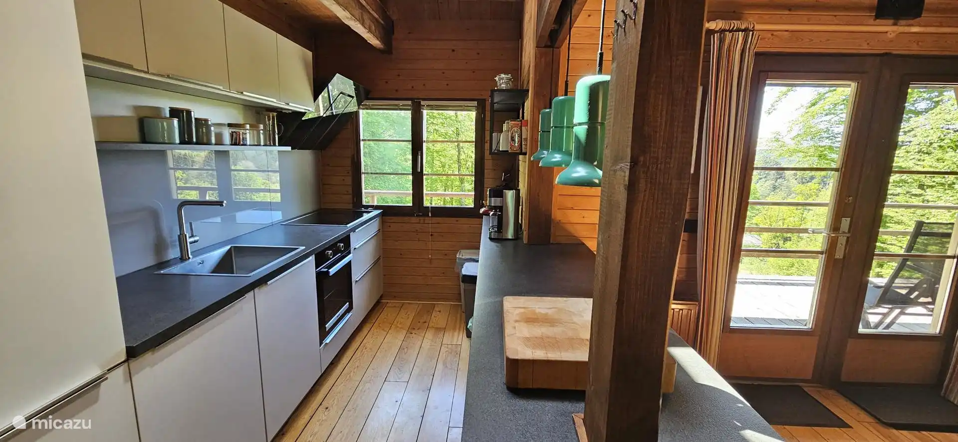 Küche mit Backofen, Induktion und Geschirrspüler