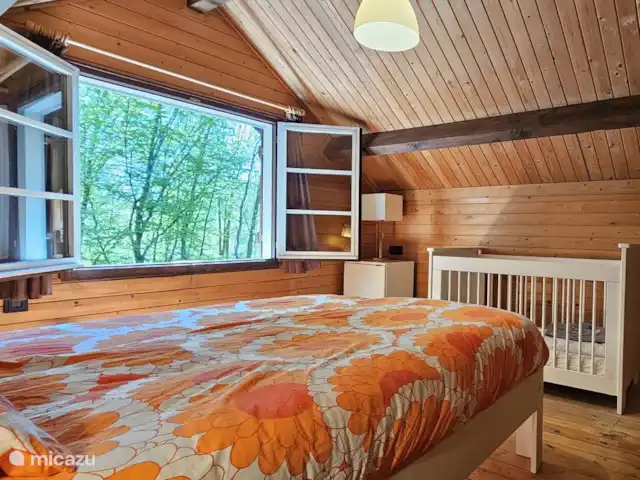 Chalet en bois des Ardennes vue WIFI | Belgique, Ardennes, Manhay - chalet Chambre 4 au premier étage avec lit bébé