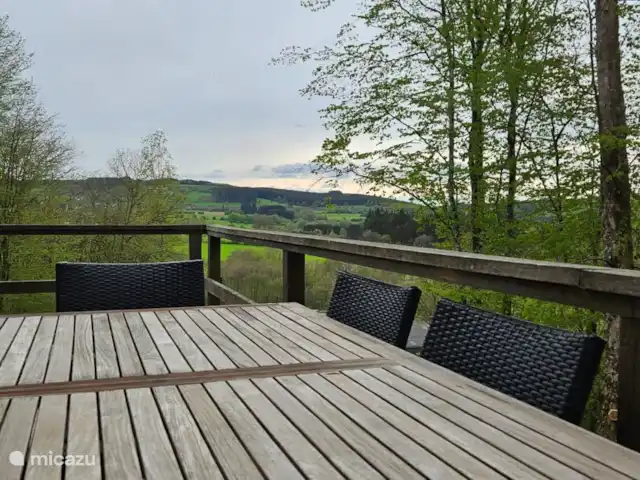 Chalet en bois des Ardennes vue WIFI | Belgique, Ardennes, Manhay - chalet vue depuis la terrasse