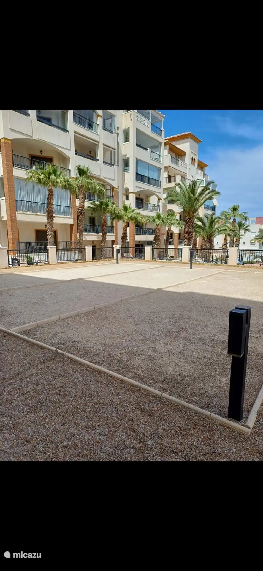 Pista de juego de petanca en el resort