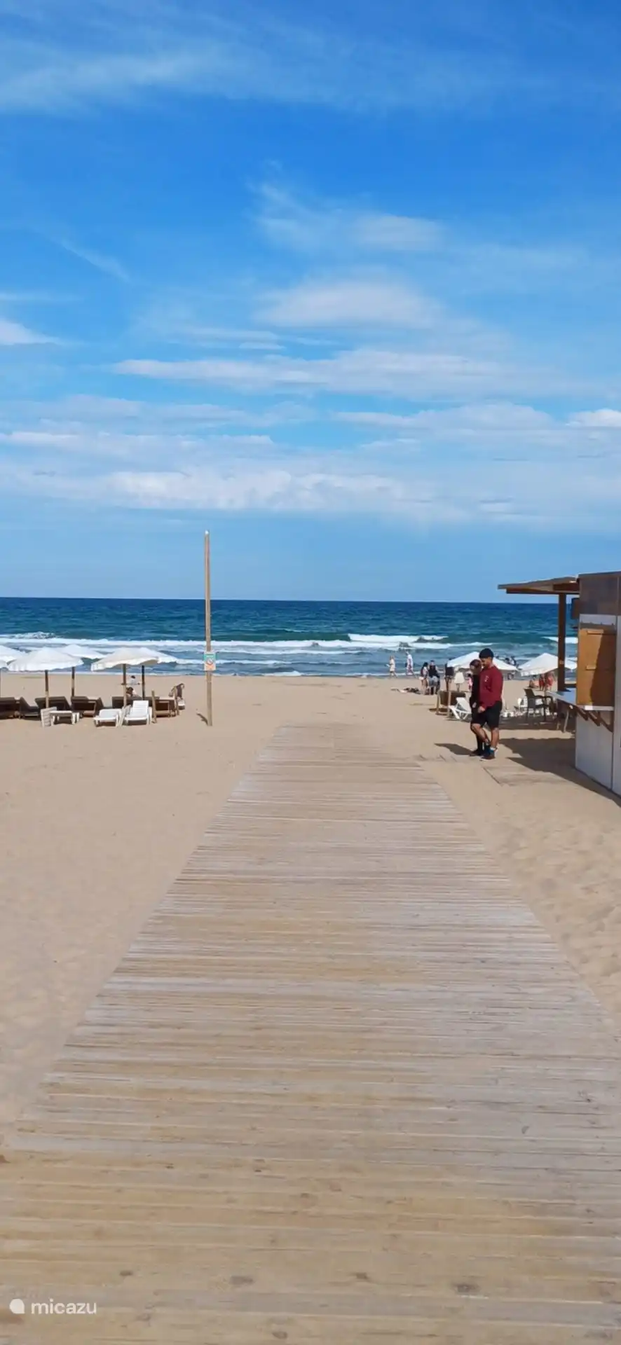 La playa está a poca distancia.
