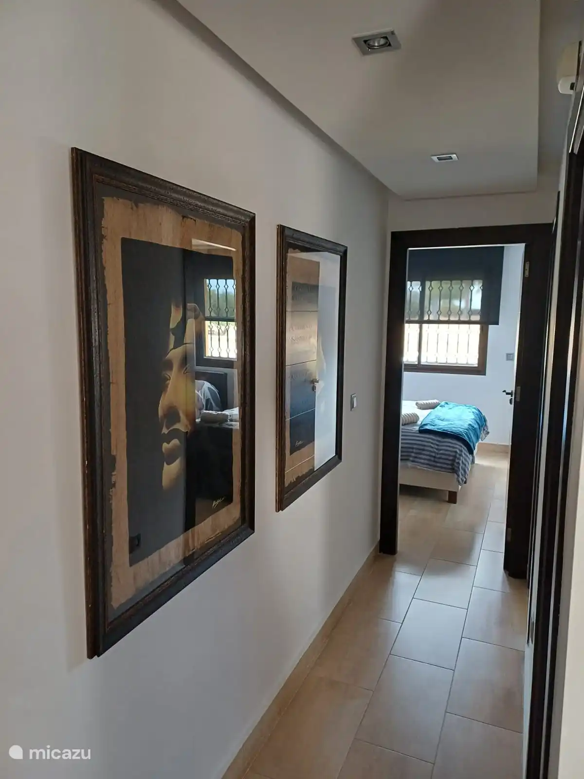 El pasillo a los dormitorios.