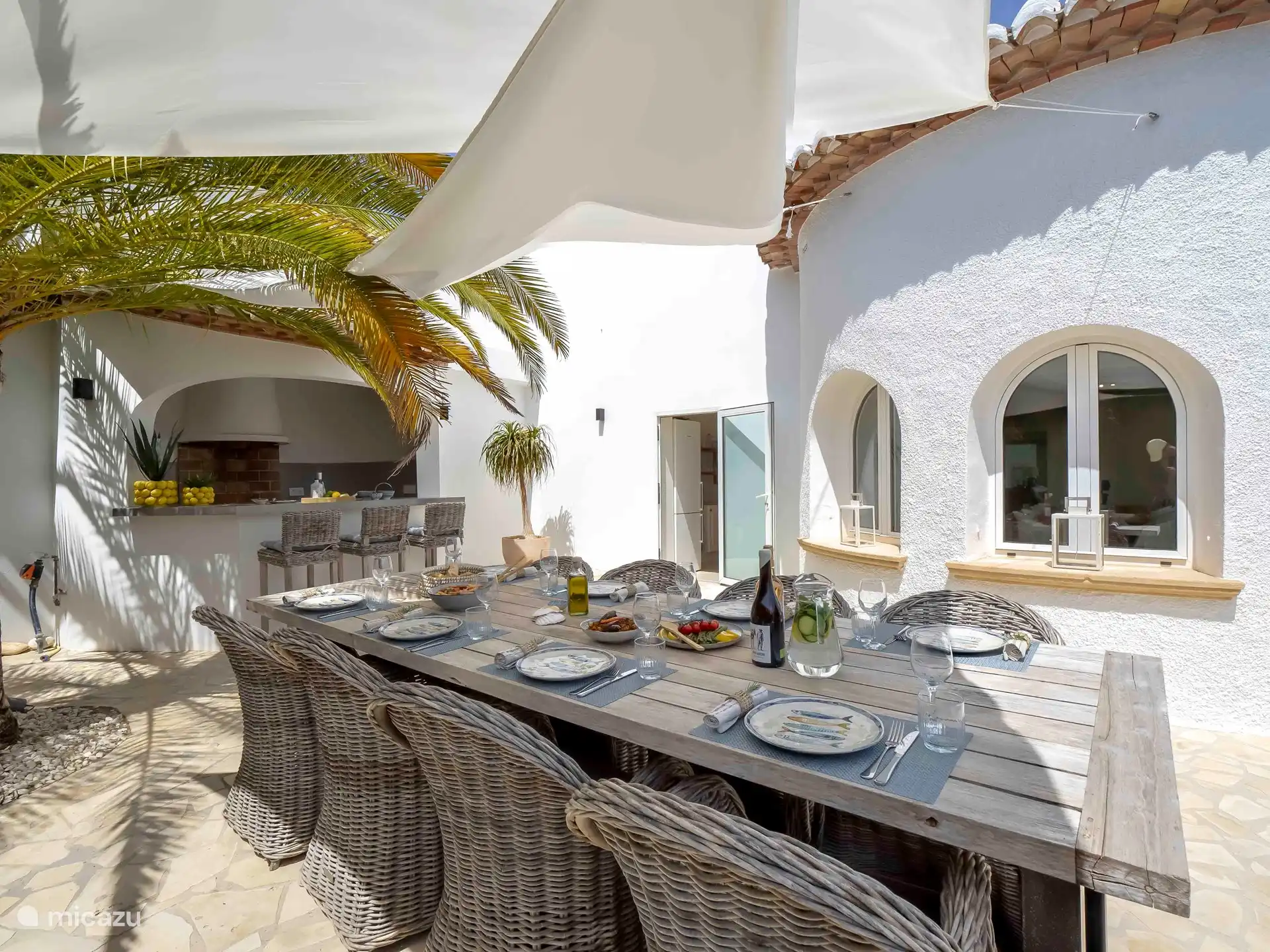 Villa Limonero - Terras naast de keuken met zomerbar en fenomenaal zeezicht.