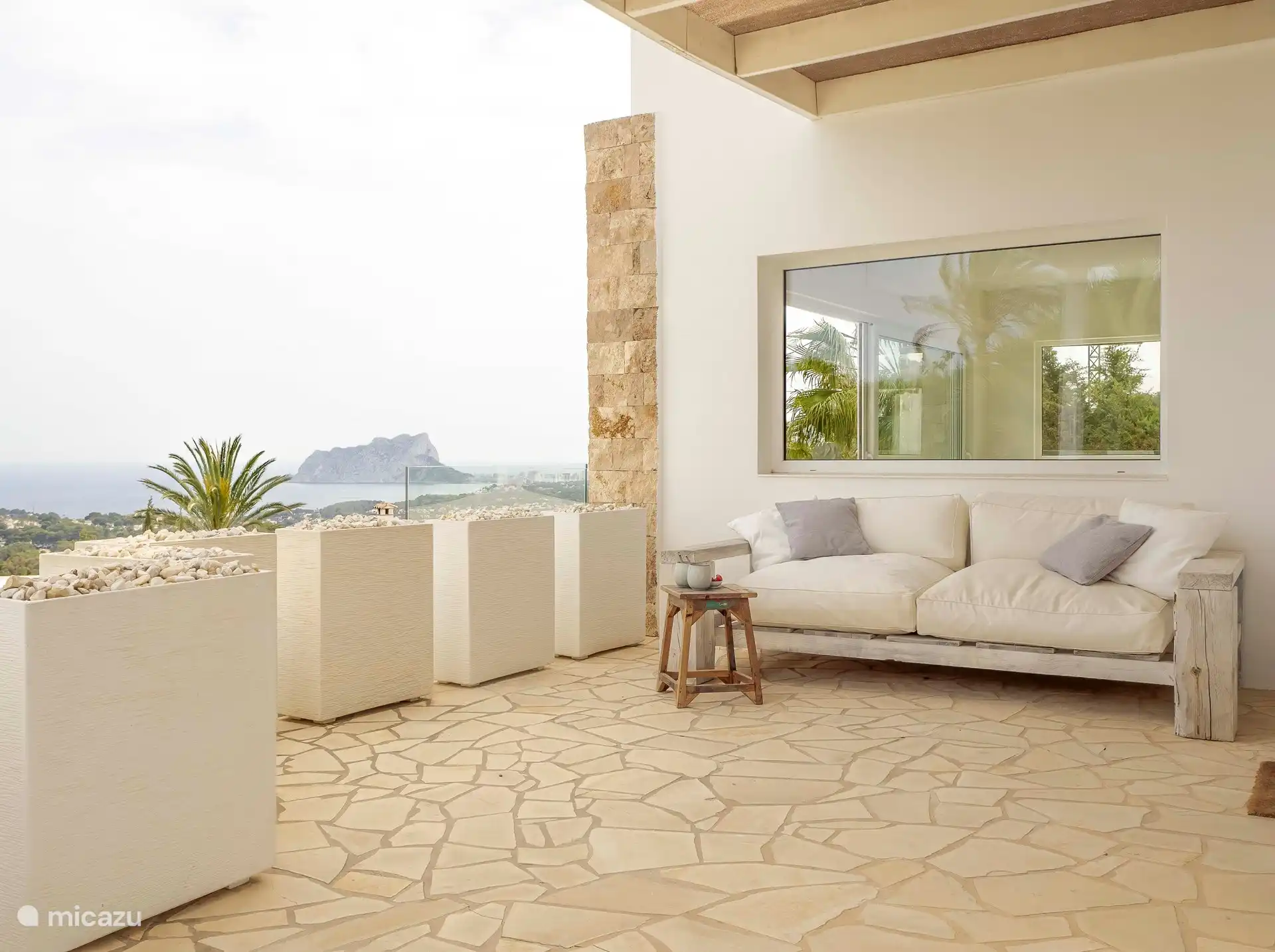 Villa Limonero - Terras met prachtig zeezicht die uitgeeft op de hoofdslaapkamer.