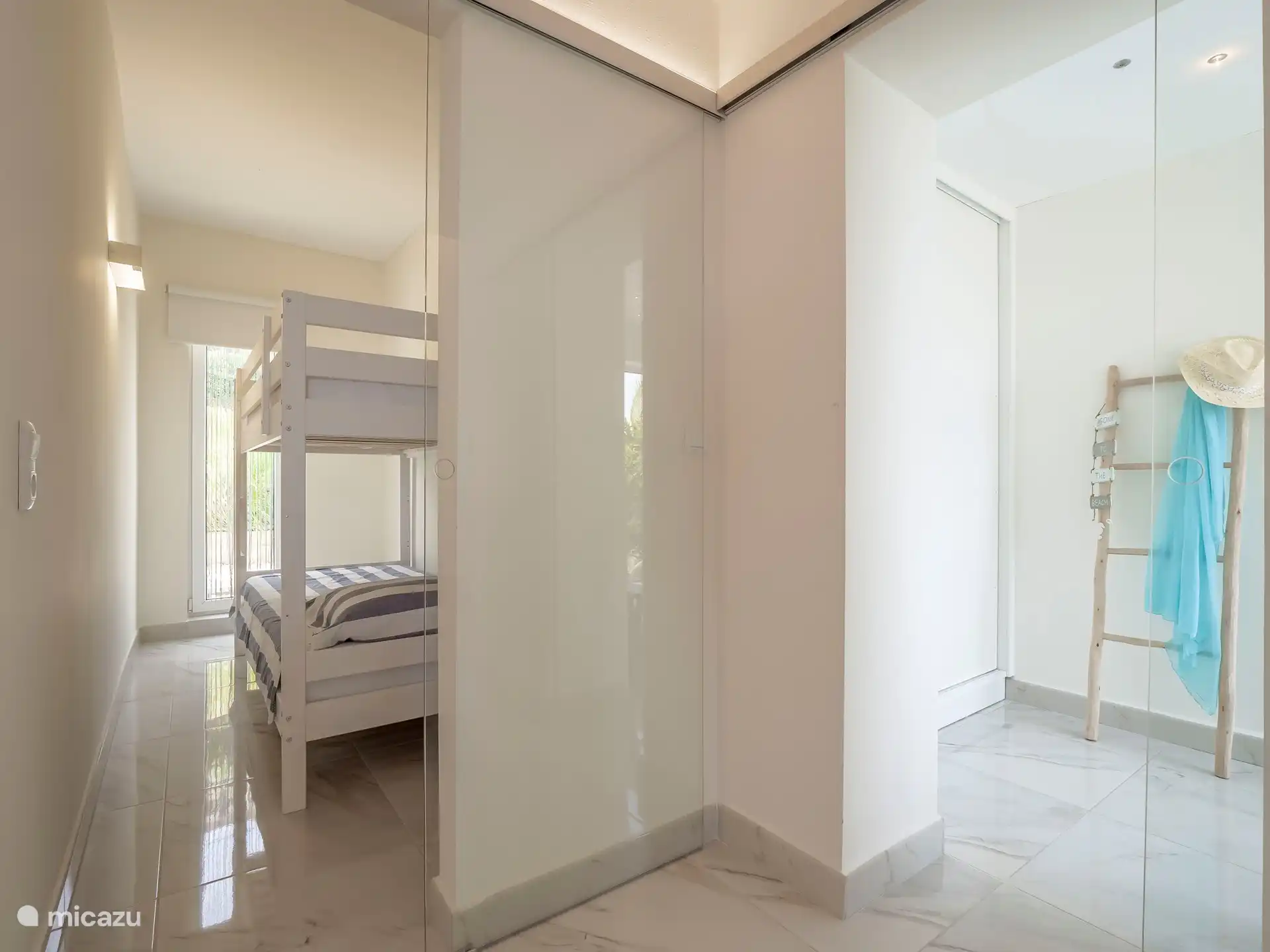 Villa Limonero - Aparte kinderkamer bij de hoofdslaapkamer.
