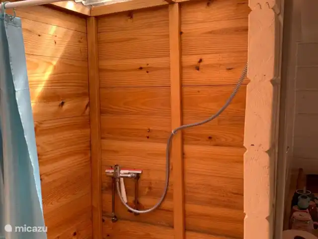 Location de Vacances Espagne, Catalogne, Sant Jaume de Llierca, tiny house - Maison verte douche
