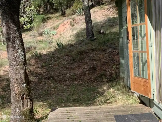 Location de Vacances Espagne, Catalogne, Sant Jaume de Llierca, tiny house - Maison verte Porte d'entrée
